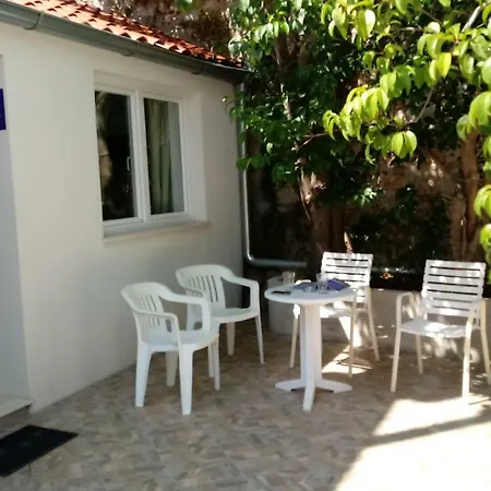 Serendipity Centre-free Parking