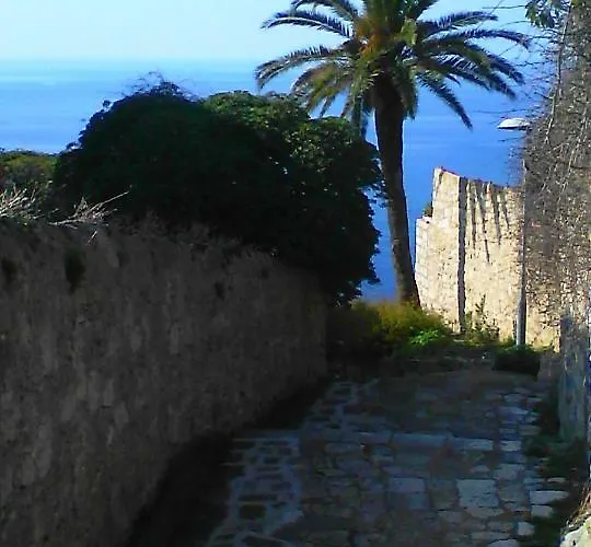 Serendipity Centre-free Parking